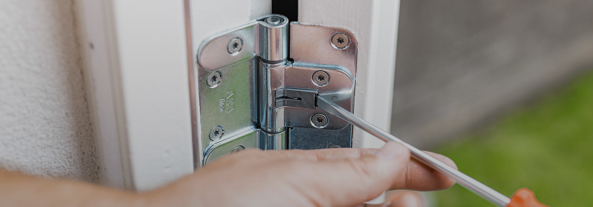AXA Titan® security hinges